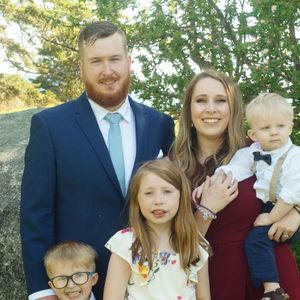 Meet your Posher, Caitlin